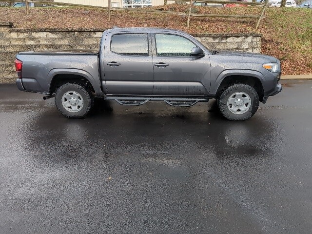 2022 Toyota Tacoma SR V6 photo 2