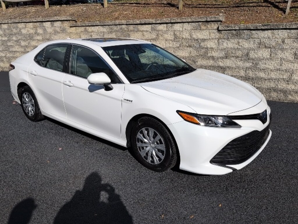 Used 2018 Toyota Camry Hybrid Sedan