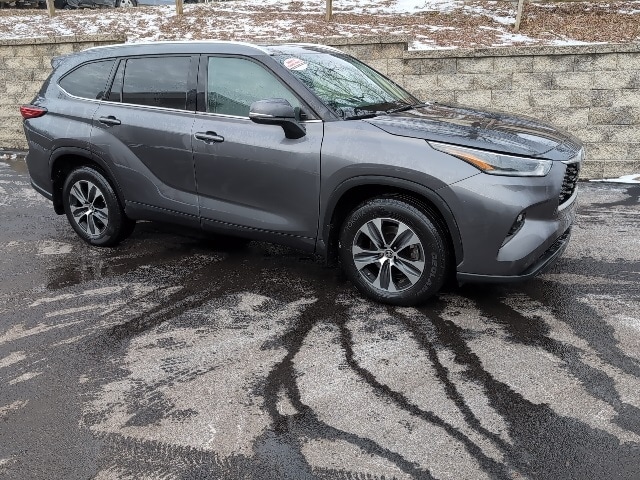 2021 Toyota Highlander XLE's photo