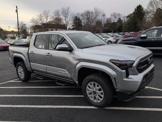 2025 Toyota Tacoma SR5's photo