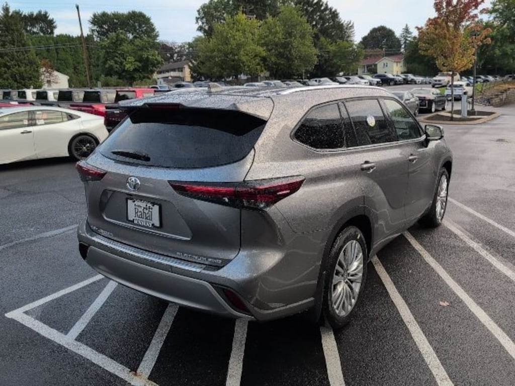 New 2026 Toyota Highlander Platinum SUV