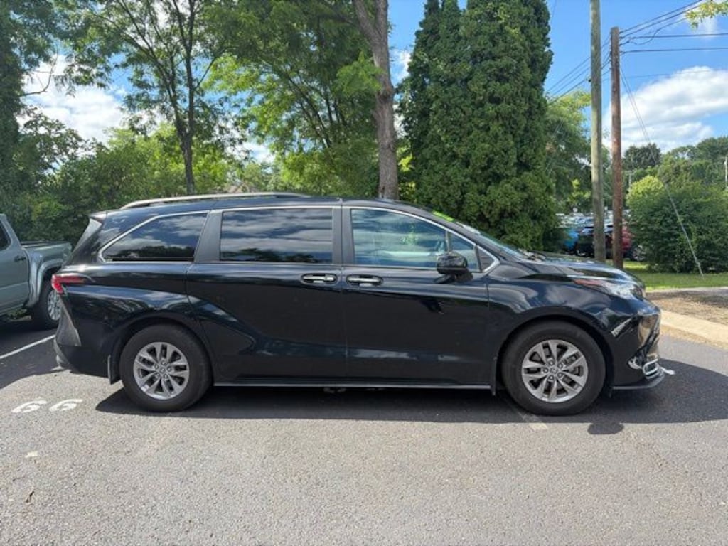 Used 2022 Toyota Sienna XLE 7 Passenger Van Passenger Van