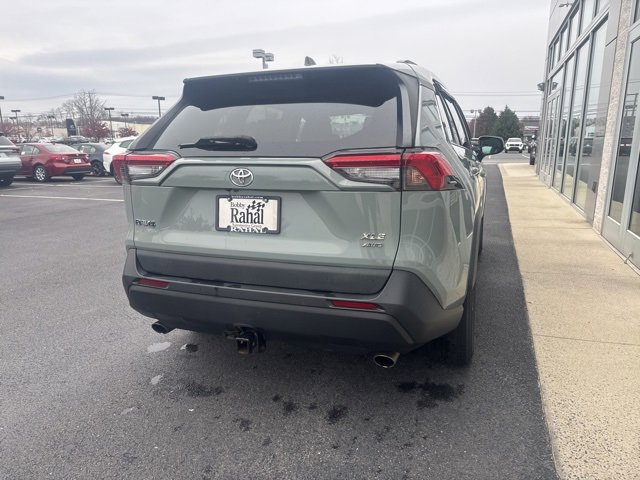2020 Toyota RAV4 XLE photo 4