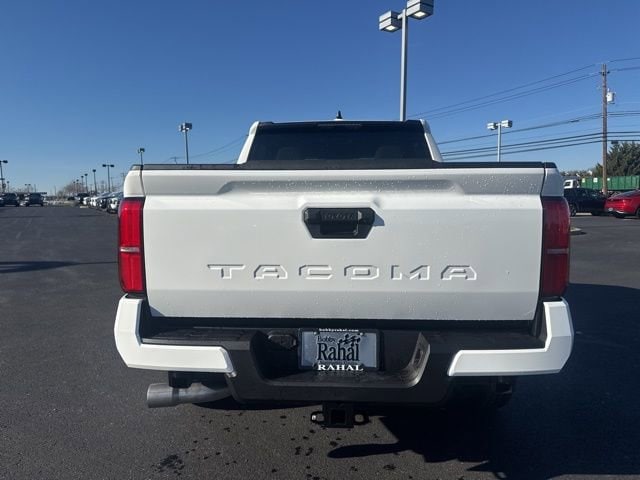 2026 Toyota Tacoma SR5 - Photo 13