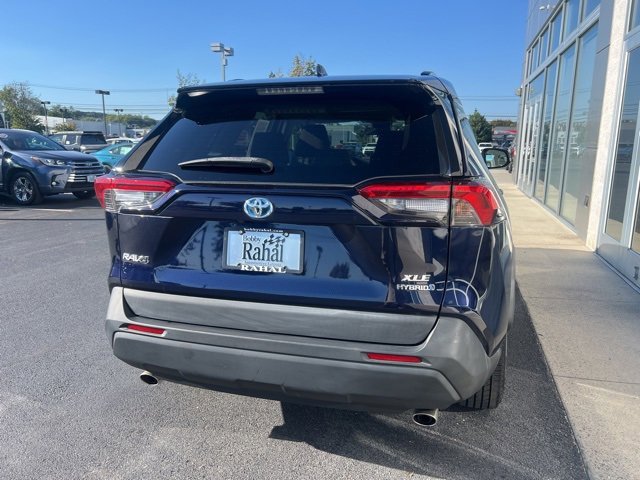 2021 Toyota RAV4 Hybrid XLE photo 4