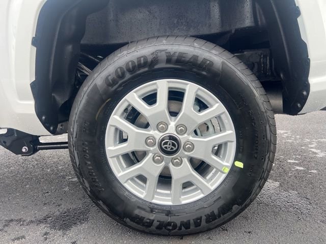 2025 Toyota Tacoma SR5 - Photo 14