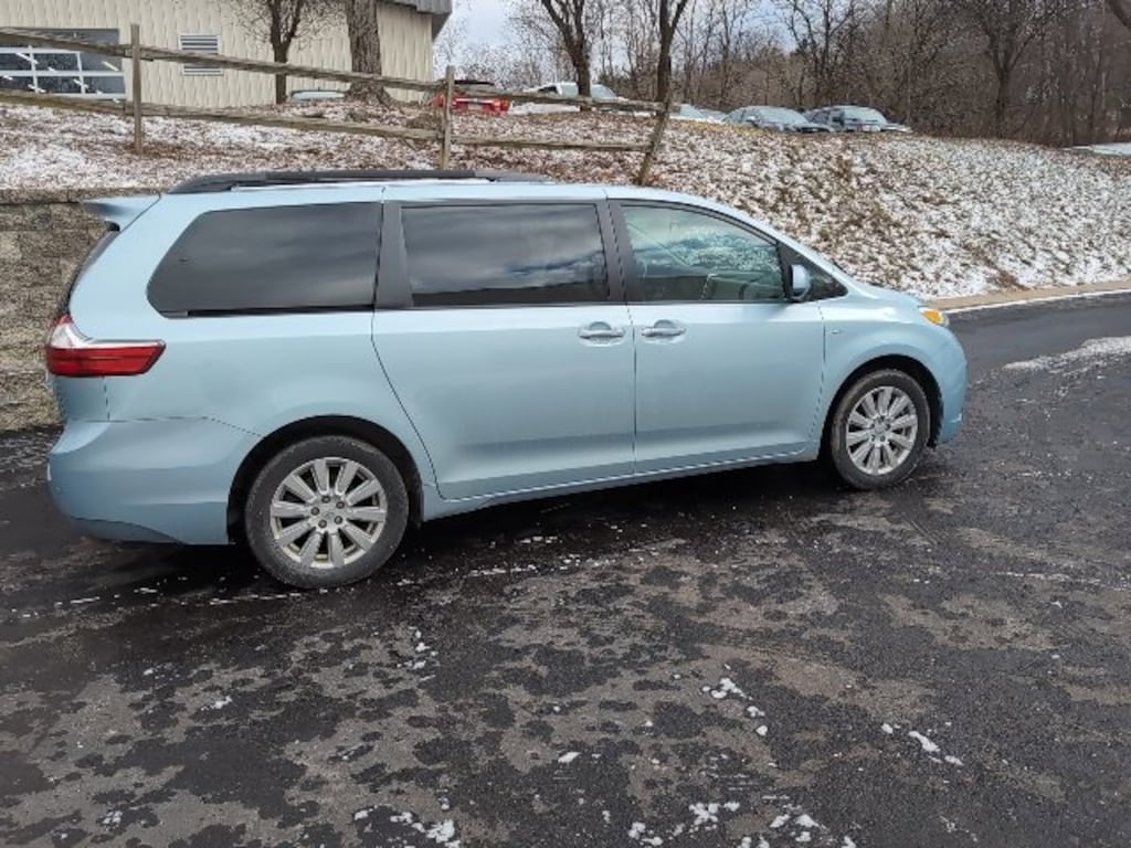 Used 2017 Toyota Sienna XLE Premium 7 Passenger Van