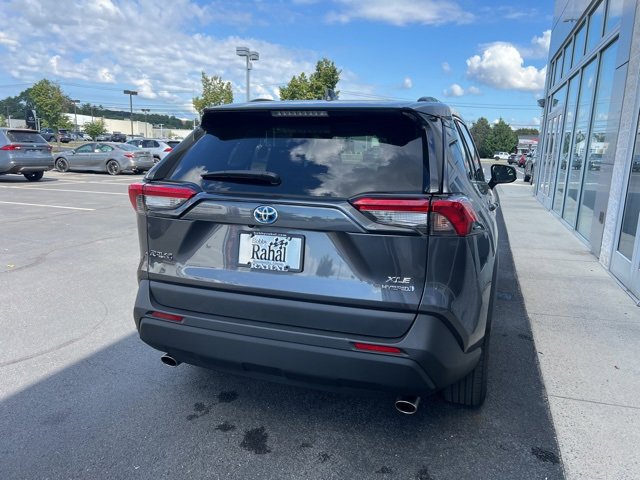 2024 Toyota RAV4 Hybrid XLE photo 4