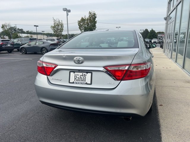 2017 Toyota Camry XLE photo 4