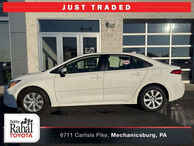 2024 Toyota Corolla LE's photo