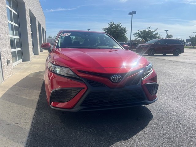 2021 Toyota Camry SE photo 2