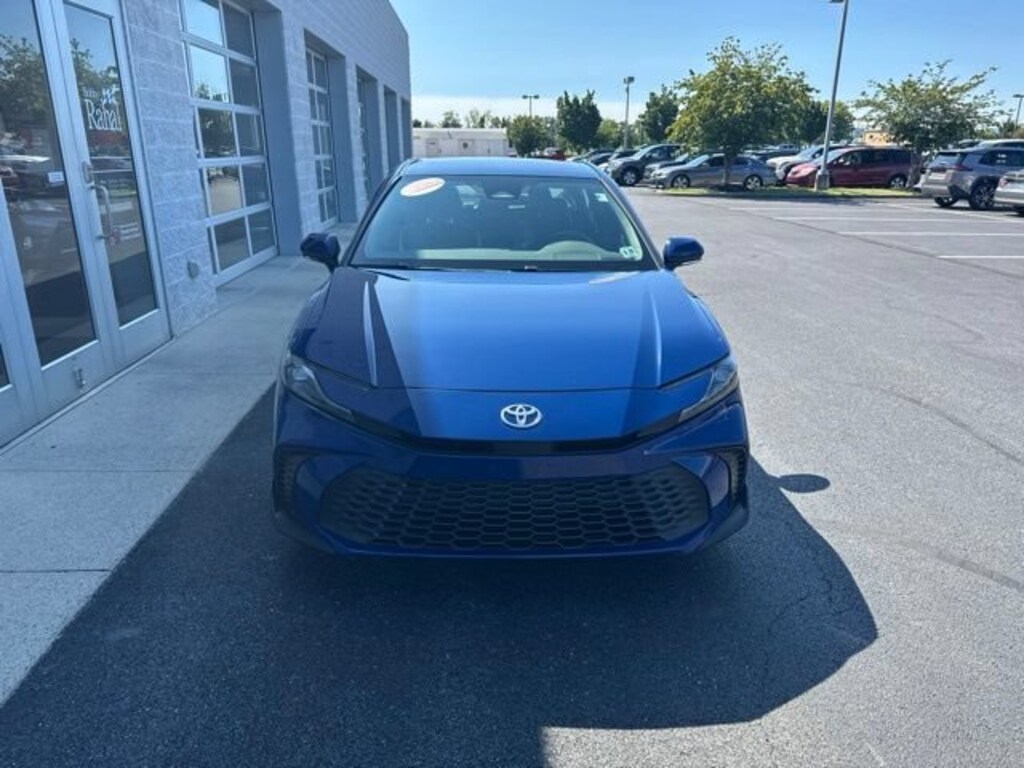 Used 2025 Toyota Camry SE Sedan