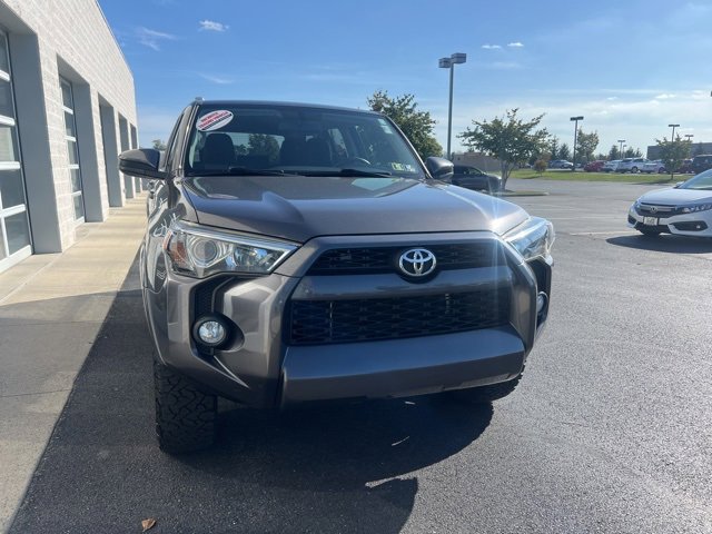 2017 Toyota 4Runner SR5 photo 2