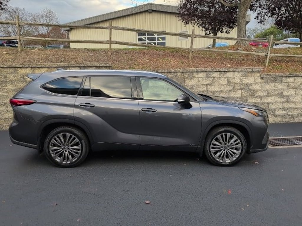 Used 2021 Toyota Highlander Hybrid Platinum SUV