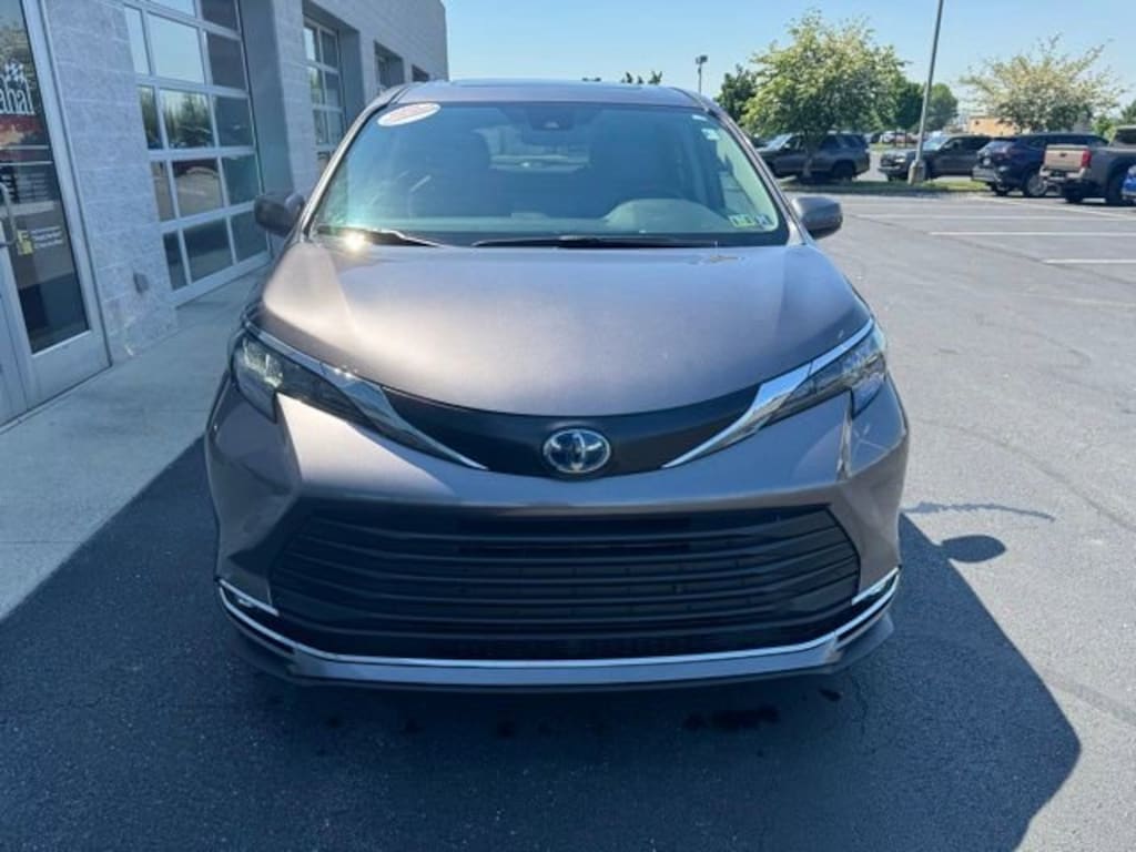 Certified 2024 Toyota Sienna XLE 7 Passenger Van Passenger Van
