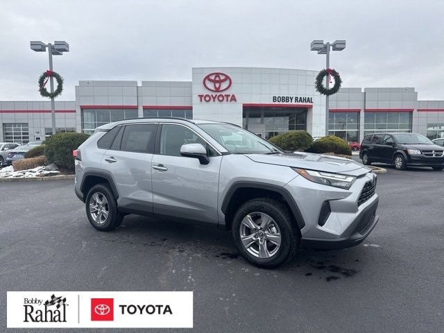 2025 Toyota RAV4 XLE's photo