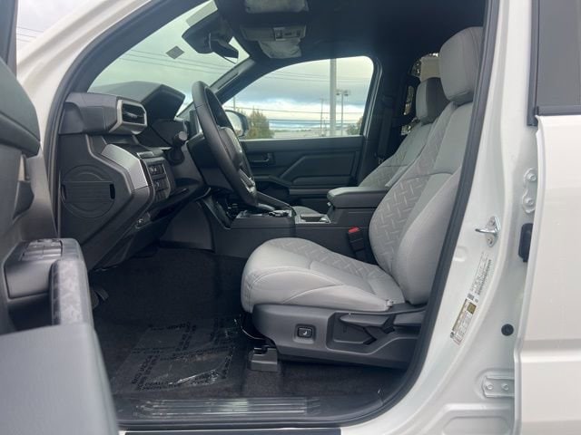 2025 Toyota Tacoma SR5 - Photo 7