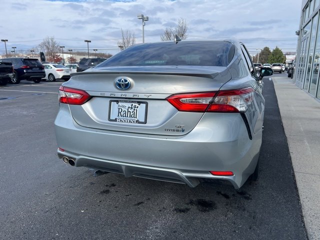 2020 Toyota Camry Hybrid SE photo 4