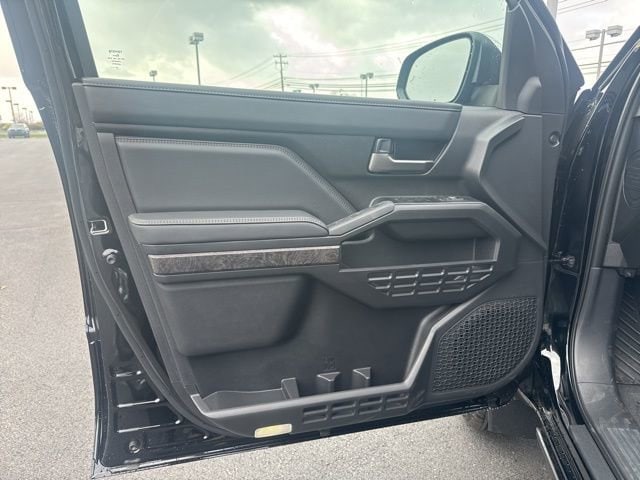 2025 Toyota Tacoma Limited - Photo 6
