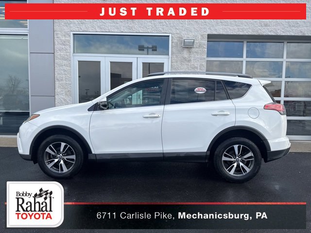 2017 Toyota RAV4 XLE's photo