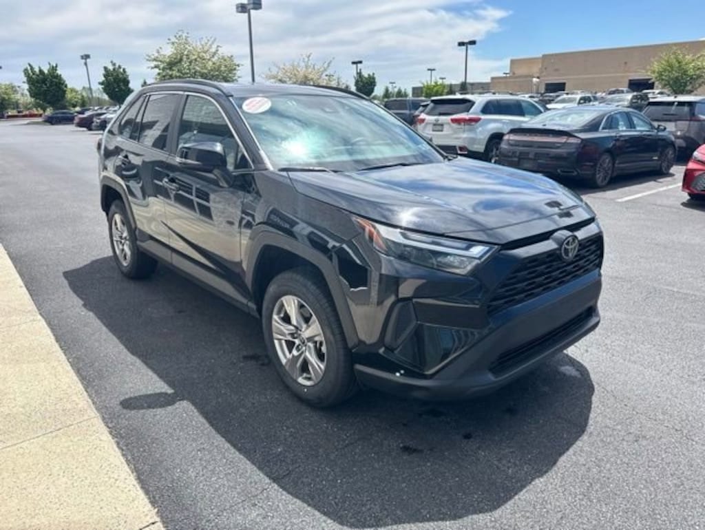 Used 2025 Toyota RAV4 XLE SUV