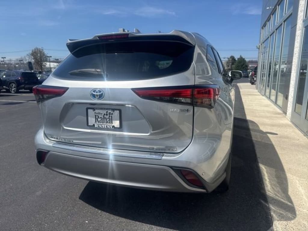Used 2022 Toyota Highlander Hybrid Platinum SUV