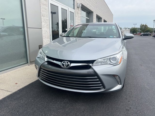 2017 Toyota Camry XLE photo 2
