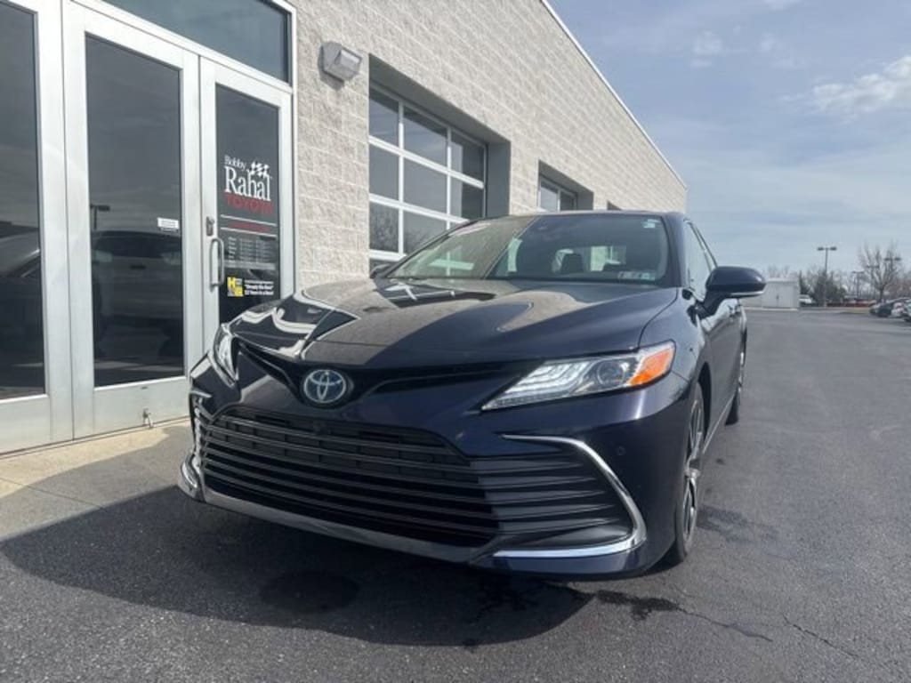Used 2022 Toyota Camry Hybrid XLE Sedan