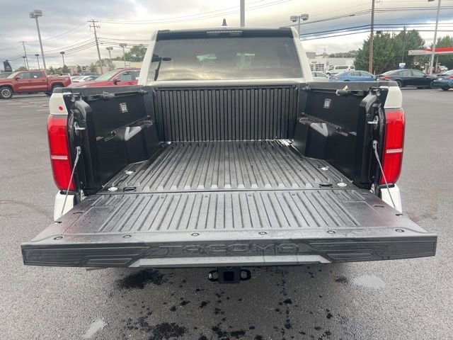 2025 Toyota Tacoma SR5 - Photo 10