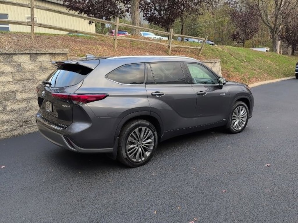 Used 2021 Toyota Highlander Hybrid Platinum SUV