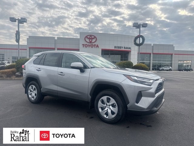 2025 Toyota RAV4 LE's photo