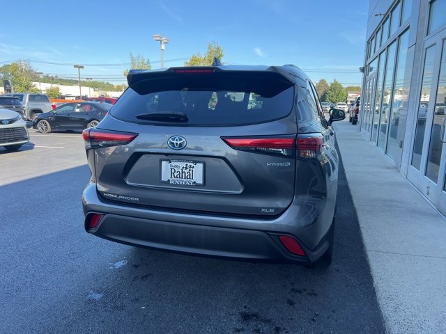 2022 Toyota Highlander Hybrid XLE photo 4