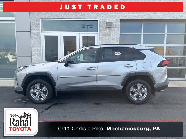 2024 Toyota RAV4 LE's photo