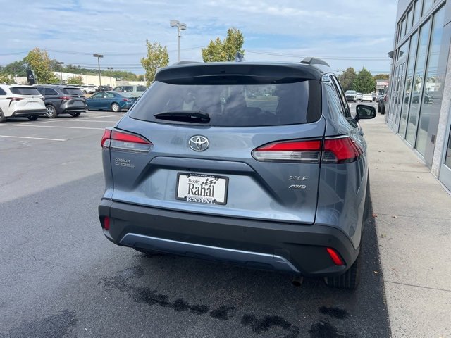2024 Toyota Corolla Cross XLE photo 3