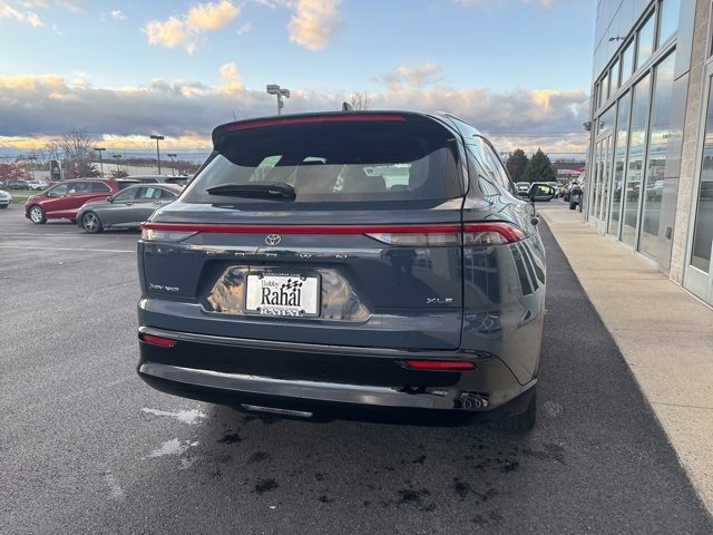 2025 Toyota Crown Signia XLE photo 4