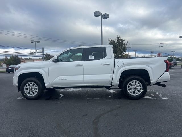 2025 Toyota Tacoma SR5 - Photo 12