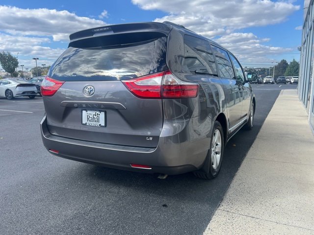 2015 Toyota Sienna L photo 4
