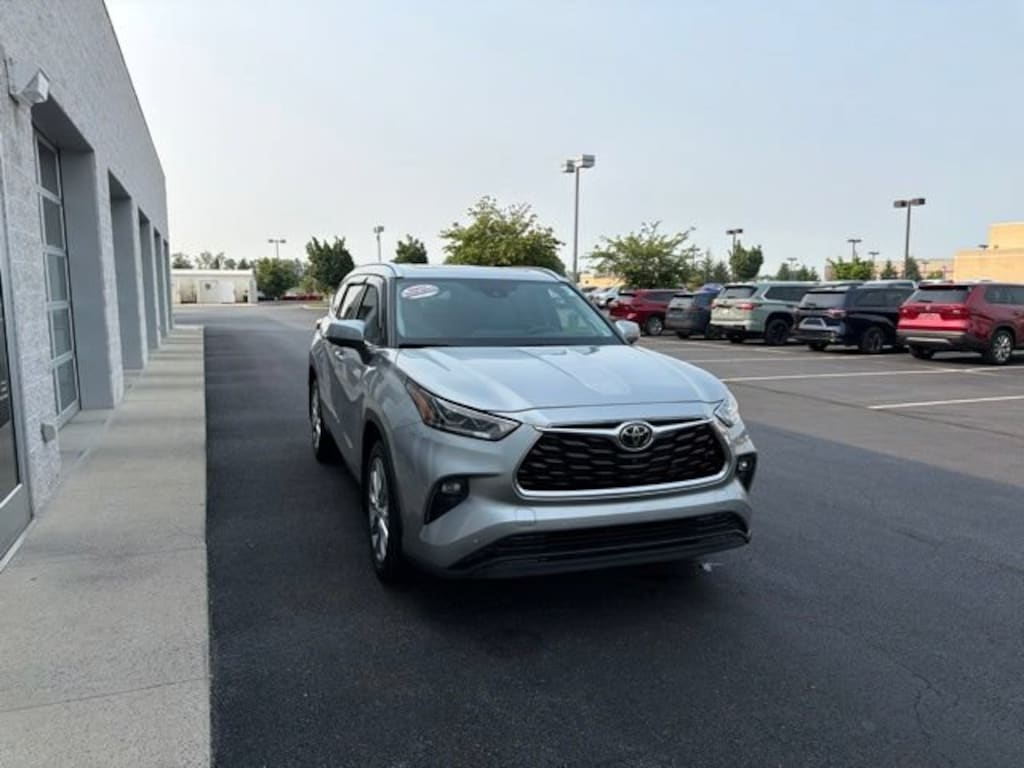 Used 2023 Toyota Highlander Limited SUV