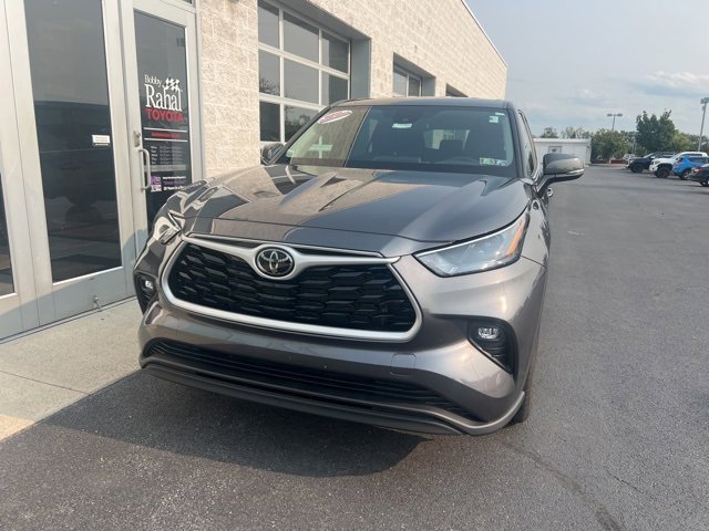2024 Toyota Highlander LE photo 2