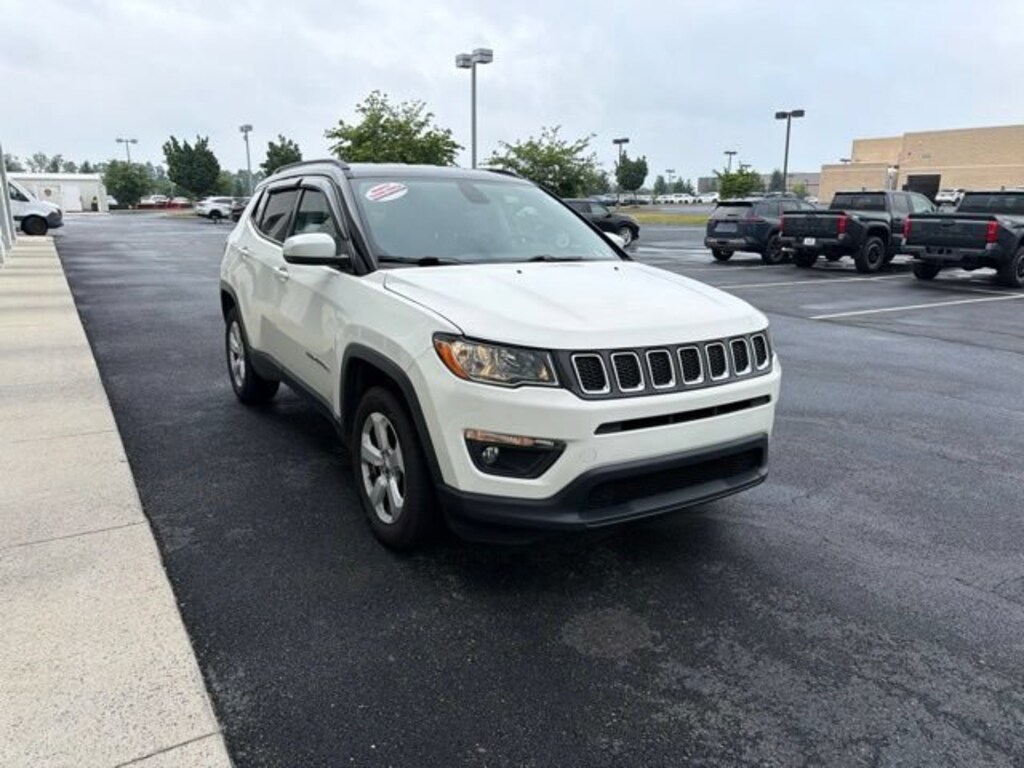 Used 2018 Jeep Compass Latitude 4x4 SUV