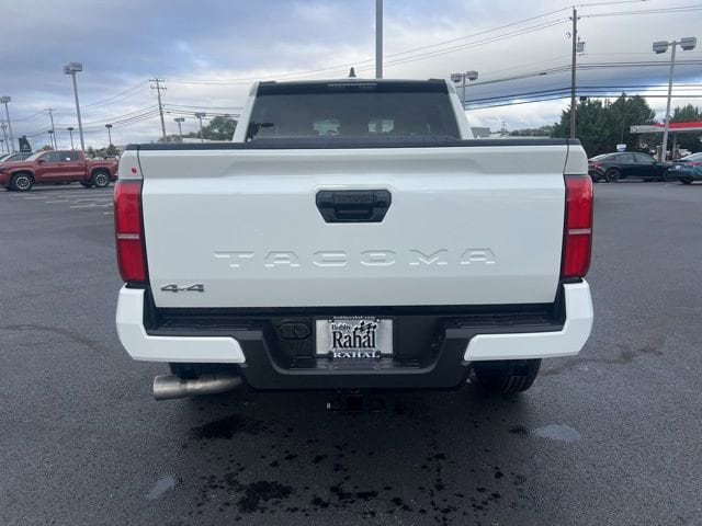 2025 Toyota Tacoma SR5 - Photo 13