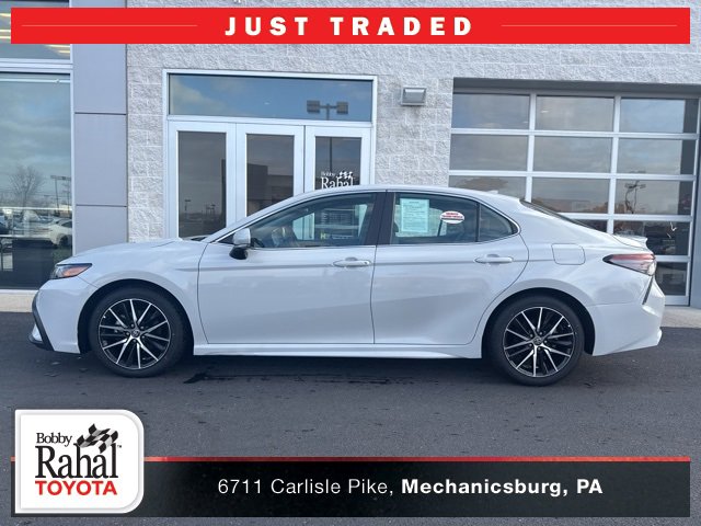 2023 Toyota Camry SE's photo