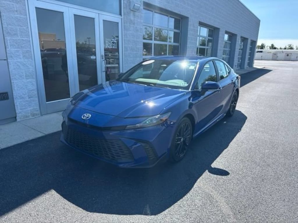 Used 2025 Toyota Camry SE Sedan