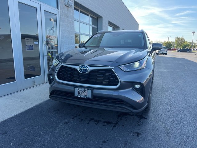 2022 Toyota Highlander Hybrid XLE photo 2
