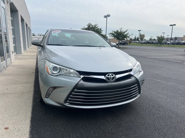 2017 Toyota Camry XLE photo 3