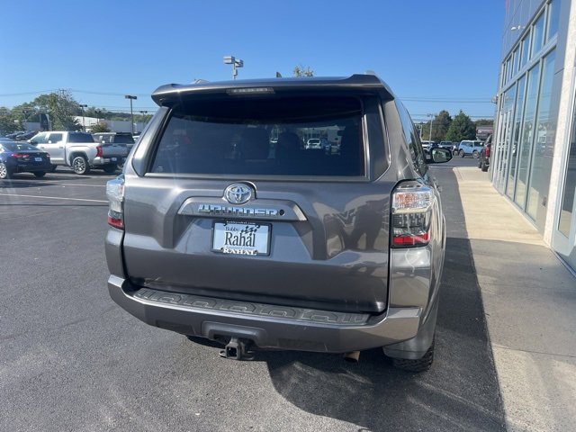 2017 Toyota 4Runner SR5 photo 3