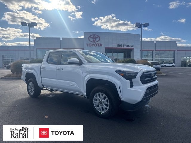 2025 Toyota Tacoma SR5's photo