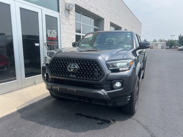 2022 Toyota Tacoma Limited V6 photo 2