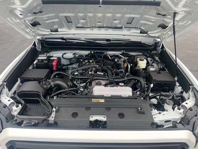 2025 Toyota Tacoma SR5 - Photo 15