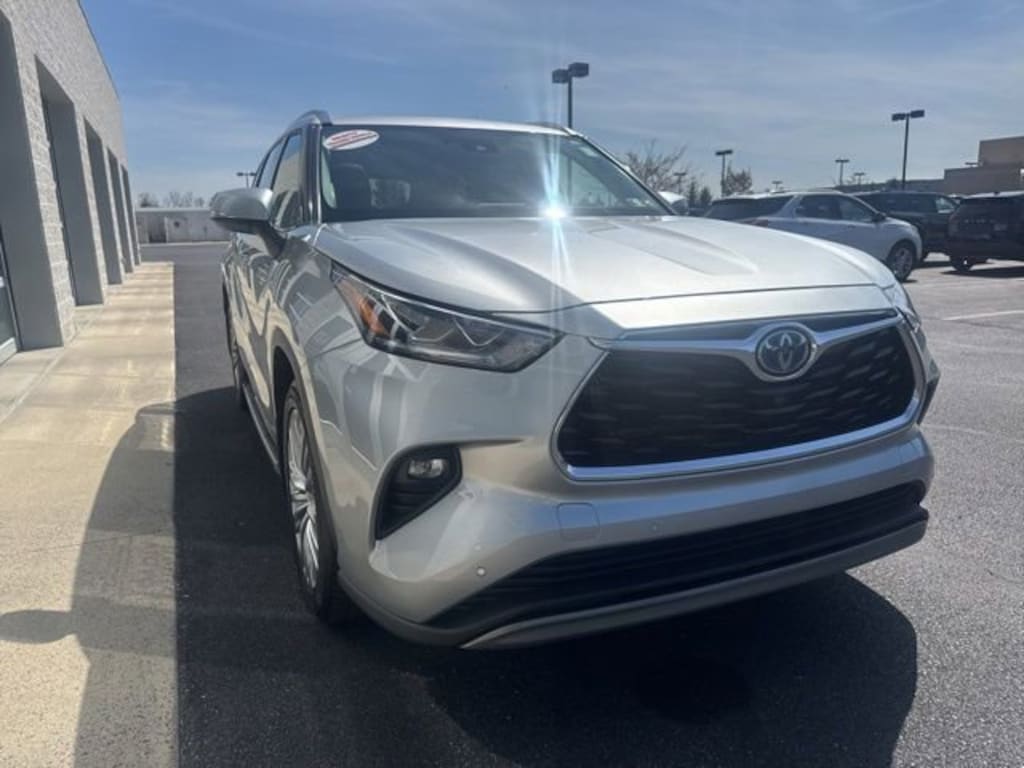 Used 2022 Toyota Highlander Hybrid Platinum SUV